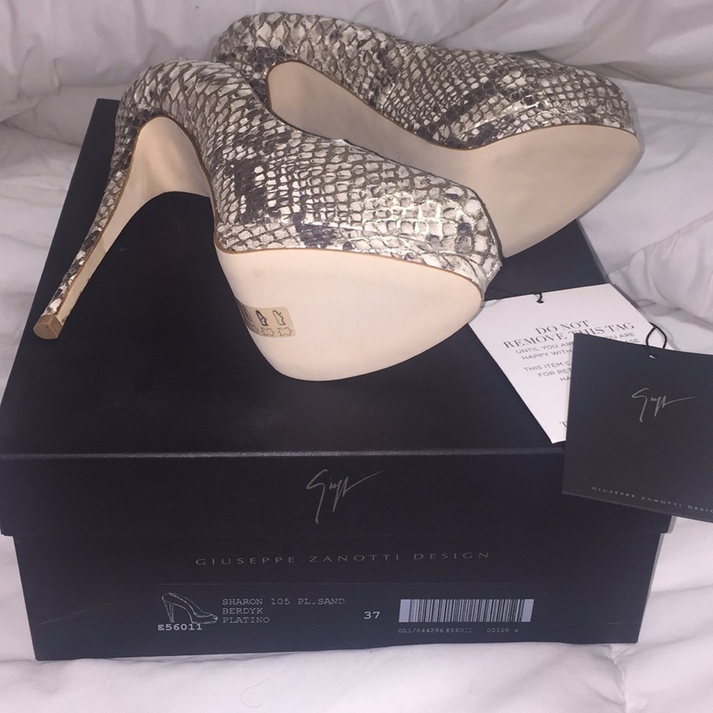 Giuseppe Zanotti Super Sharon Python Heel - Picture 2 of 5